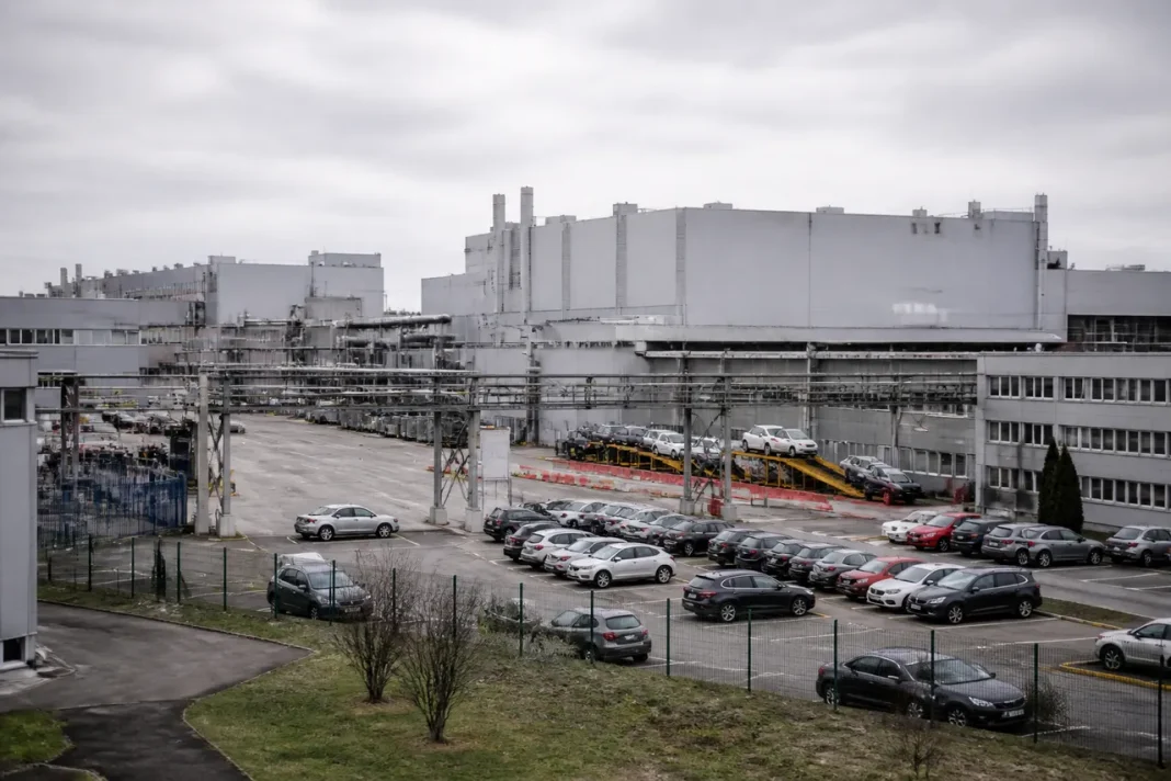 Dacia avertizează: producția de la Mioveni scade, iar uzina nu are modele noi confirmate