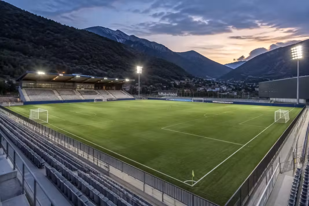Universitatea Craiova joacă în Andorra, pe o arenă nouă cu gazon încălzit